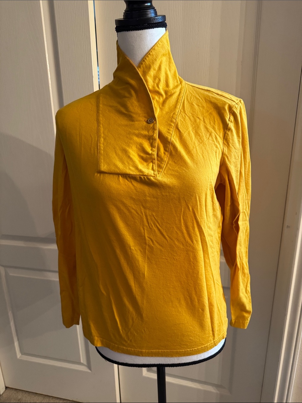 LIZ CLAIBORNE NEW YORK - Mustard Yellow Long-Sleeve Popover Top - Size Medium